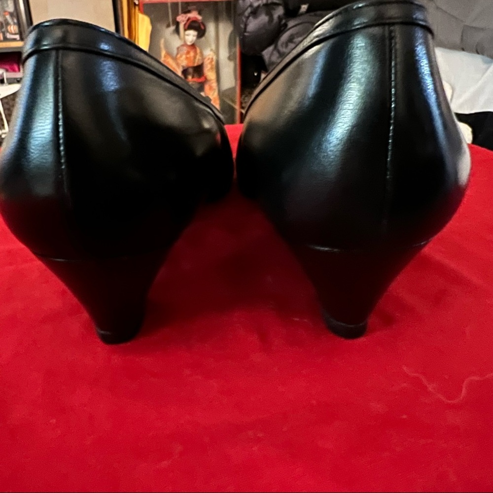 Vintage Gucci Pumps - Picture 3 of 9